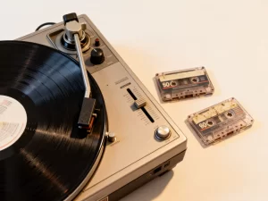 哪些80年代经典老歌能让人瞬间回到童年，最好听的怀旧金曲有哪些？